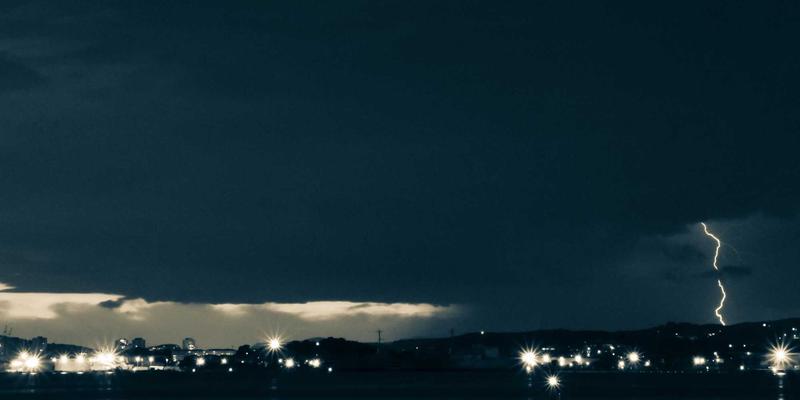 从硬件到软件：网络功能虚拟化（NFV）如何重塑IT解决方案与软件开发格局